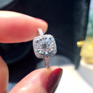 Anello di Fidanzamento con Zirconia Cubica Otto Cuori Otto Frecce per Donne, Gioiello Romantico per Matrimoni e Banchetti con Stile Classico - Product Image 1