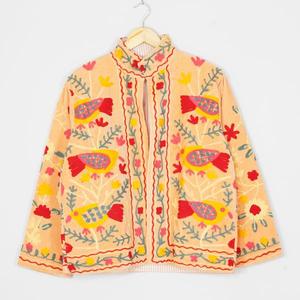 Chaqueta Étnica de Terciopelo Suzani para Mujer, Bordado Floral Hecho a Mano, Moda de Lujo, Boutique, Estilo Vintage Boho, Fabricante Mayorista - Product Image 4