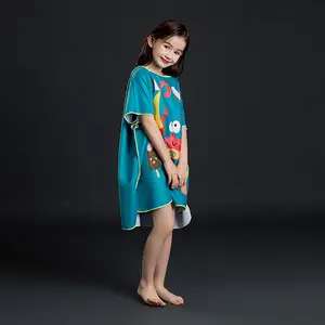 Groothandel Nieuwe Ontwerp Print Hooded Cape Badhanddoek Microfiber Wearable Badhanddoek Strand Badjas Voor Kinderen