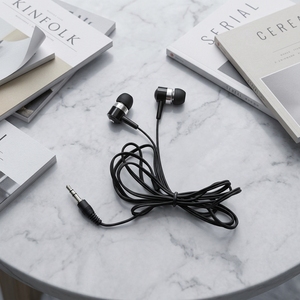 Audífonos Intrauditivos Desechables Coloridos con Cable de 3.5mm, Auriculares Estéreo Económicos para Autobús/Tren/Avión y Uso Escolar/Biblioteca - Product Image 5