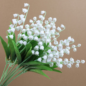 Bouquet de lys artificiels en soie plastique, fleurs pour mariage, décoration de la maison, accessoires de photographie en extérieur - Product Image 1