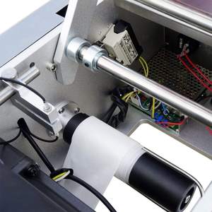 छोटे पैमाने पर पैकेजिंग मोटर के लिए गोल बोतलों और जार के लिए MT-50 सेमी-स्वचालित डेस्कटॉप लेबलिंग मशीन - Product Image 4