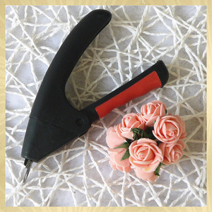 Vente en gros fournisseur en Chine de ciseaux antidérapants pour ongles d'orteil et de griffes pour chien et chat, tondeuses de <span class=keywords><strong>toilettage</strong></span> et de <span class=keywords><strong>coupe</strong></span> en plastique et en caoutchouc - Product Image 2