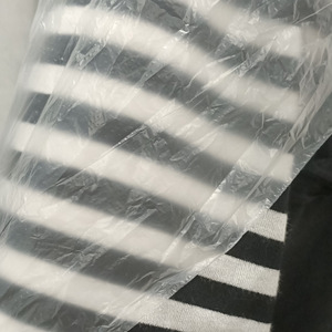 Capa de Peluquería Desechable de Plástico 90x130cm, Delantal de Salón para Tinte y Permanente del Cabello, 50 Hojas/Paquete, Hecho en China - Product Image 3