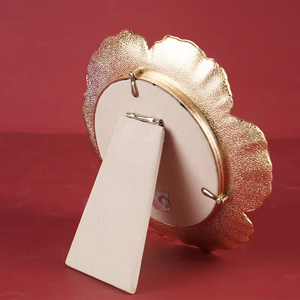 Présentoir à bijoux en métal de style européen, support de rangement pour boucles d'oreilles en flanelle, fourni directement par l'usine - Product Image 1
