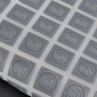 Étiquettes de vêtements en silicone 3D de marque personnalisées transfert de chaleur en vinyle motifs de logo patchs à repasser pour T-shirts
