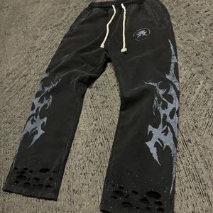 Pantalon de jogging évasé personnalisé en strass, style streetwear vintage, sérigraphié, taille élastique, délavé à l'acide, effet soleil éclairé - Product Image 2