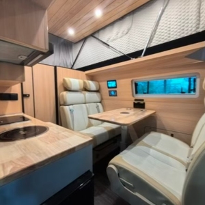 Fourgonnette compacte <span class=keywords><strong>Ford</strong></span> <span class=keywords><strong>Transit</strong></span> <span class=keywords><strong>Custom</strong></span> d'<span class=keywords><strong>occasion</strong></span> avec transmission automatique à essence pour les voyages routiers et le camping - Product Image 6