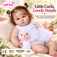 Poupée Reborn en silicone DollDuo de 18 pouces, avec des mèches bouclées, robe blanche, peinte à la main, réaliste, cadeau de Thanksgiving pour enfants