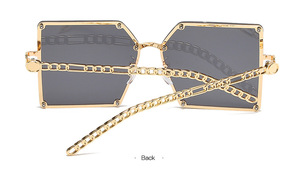 Lunettes de soleil oversize dégradées pour filles, protection UV400, monture métallique de luxe tendance <span class=keywords><strong>2022</strong></span>, rivets carrés et chaîne - Product Image 6