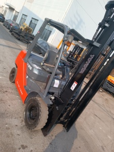 Montacargas Usado de Gas LP 8FD25 con Longitud de Horquilla de 1220 mm, Capacidad de 3 Toneladas, Garantía de 6 Meses en Shanghái, en Venta - Product Image 2