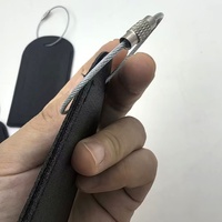 Tag Bagasi Kulit PU Hitam Custom dengan Loop Kawat Baja, Logo Debossed Custom, Penutup Privasi, Tag ID Koper