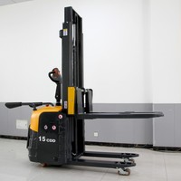 Chariot élévateur électrique 1,5 tonne de fabrication chinoise avec mât en acier C, batterie au plomb-acide et roues de charge en PU pour le transport de palettes en atelier