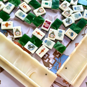 Luxury Modern Foldable Portable 160PCS Verdant Fortune Double Layer Carved Mahjong Set Pearl Miss Mahjong Tiles - Product Image 1
