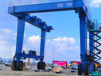 Utilisation en extérieur 100ton bateau mobile tyred caoutchouc grue de levage Marine Travel Lift à vendre