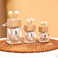 Bouteille diffuseur de parfum de voiture carrée transparente vide personnalisée de 8 ml, 10 ml, 15 ml avec clip de ventilation, couvercle en bois et bâtonnet à bille