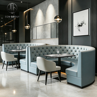 Ensemble de mobilier de restaurant moderne en cuir bleu et marbre sur mesure Ron Group, table, chaises et banquette