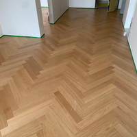 Parquet en bois de chêne blanc massif certifié ENF et personnalisé à motifs à chevrons Plancher en bois d'ingénierie étanche à l'humidité