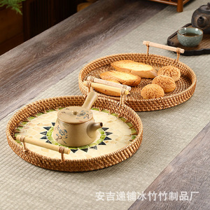 Plateau à thé rond en osier avec motif végétal, plateau de rangement décoratif pour servir et présenter - Product Image 4