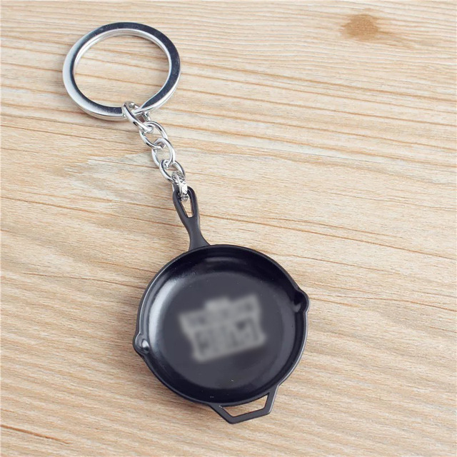 Battle Game Themed Mini Metal Keychain 3D Helmet And Frying Pan Model Zinc Alloy Charm Key Ring Gaming Fans Backpack Pendant