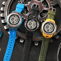 Montres de sport décontractées pour hommes, chronographe, montre-bracelet pour le camping en plein air, lampe torche LED, montre numérique étanche
