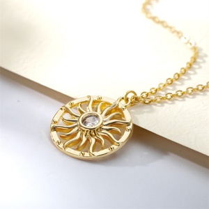 Collier pendentif rond en forme de fleur de soleil, plaqué or fin, avec diamants, bijoux tendance - Product Image 4