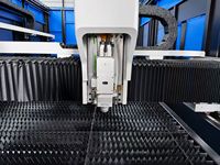Machine de découpe laser à fibre CNC de haute précision, machine laser personnalisée 3015 4020 6020 pour la découpe de tôles métalliques, fournisseur