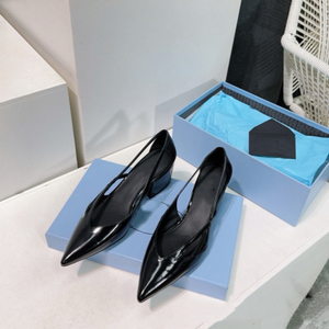 รองเท้าแตะดีไซน์เนอร์ขายดี พื้นรองเท้าหนังแท้คุณภาพสูง รองเท้าสวมสบายแฟชั่นสำหรับเดินเล่นกลางแจ้ง - Product Image 1