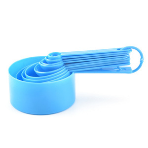 Ensemble de 9 cuillères doseuses en plastique blanc et bleu - Product Image 3