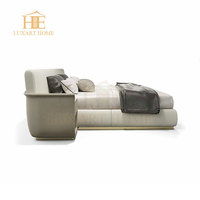 Lit King Size en cuir de luxe personnalisé avec tête de lit haute pour villa Lit italien Mobilier design Parure de lit rembourré moderne
