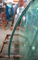 Kaca Laminasi Temper Berkualitas Tinggi Bersertifikasi CE, Panel Pengaman PVB Lengkung 10.76-41.52mm Radius Kustom untuk Balustrade Tangga Spiral