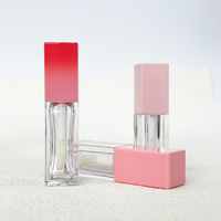 Tube de brillant à lèvres carré en plastique de 6ml avec logo personnalisé avec grande baguette de 22mm de diamètre emballage