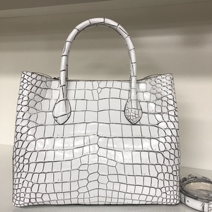 Sac fourre-tout en cuir d'alligator aux couleurs personnalisables, fermeture à rabat, grande capacité, sac à main classique pour femme - Product Image 1