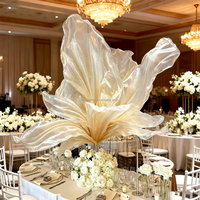 Muwei Grande fleur géante sur pied en organza et maille transparente, faite main, pour allée de mariage, entrée, photomaton et toile de fond d'événement