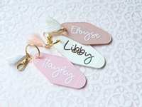 Porte-clés de motel vintage avec logo personnalisé Porte-clés promotionnel rétro en plastique acrylique pour chambre d'hôtel à usage professionnel