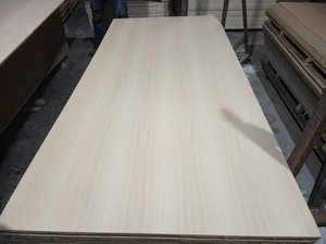 Panneau MDF en chêne blanc de qualité E0, imperméable, exporté d'usine, pour meubles de maison - Product Image 5