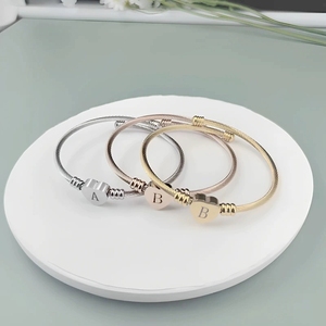 Biểu Tượng Tùy Chỉnh Thép Không Gỉ Thời Trang Bangle Có Thể Điều Chỉnh Twist <span class=keywords><strong>Rope</strong></span> Mở Cuff Vòng Đeo Tay Với 26 Thư Khắc Mặt Dây Chuyền Trái Tim - Product Image 4