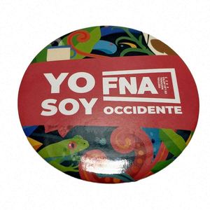 Fabricant de badges ronds personnalisés avec nom pour épingles de revers en métal - Product Image 1