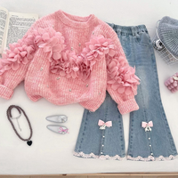 Ensemble de vêtements pour enfants, pull en tricot à fleurs roses d'automne et d'hiver, pantalon en jean à pattes d'éléphant, vêtements de boutique