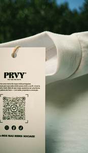 Étiquettes de vêtements écologiques personnalisées avec code QR, RFID intelligent et étiquettes de marque NFC, adaptées aux vêtements et accessoires. - Product Image 5