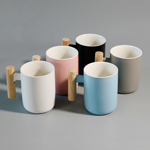 Fully Color Glazed Tea Coffee Cup Custom Ceramic <strong>Mugs</strong> <strong>with</strong> Wooden <strong>Handle</strong> <strong>and</strong> <strong>Lid</strong> - Product Image 5