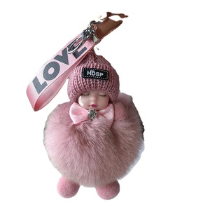 Porte-clés en peluche doux et mignon en forme de bébé endormi avec pompon en fourrure de lapin, design durable et écologique, idéal comme cadeau pour clés de voiture - Product Image 5