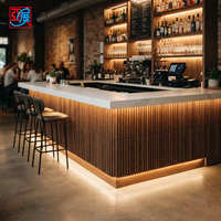 Bancone Bar in Legno Commerciale con Illuminazione LED, Espositore per Vini, Set Completo di Arredamento Bar Personalizzato per Cocktail Bar, Caffè, Ristorante