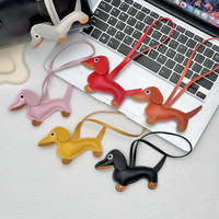 Usine nouvelle vente chaude à la mode chiot sac dessin animé en cuir saucisse mignon bricolage poupée voiture pendentif en cuir chien porte-clés
