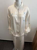 Ensemble R-430 Nouvelle Collection Automne : Veste Longue Imprimée Rétro en Satin et Jupe Mi-longue Élégante pour Femme – Techniques Modestes Printemps