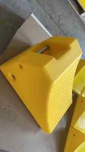 Cale de roue en caoutchouc jaune de 400 kg pour la sécurité routière - Product Image 6