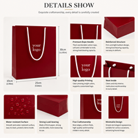 Sac de shopping en papier rouge brillant de luxe avec poignée en corde blanche, logo personnalisé OEM ODM, emballage cadeau haut de gamme pour la vente au détail