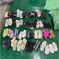 Vente en gros de chaussures nues pour femmes d'occasion pantoufles sandales en ballots chaussures décontractées pour les vacances en plein air pantoufles plates bon marché d'occasion