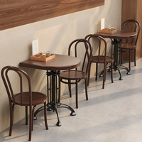 Table de salle à manger carrée en bois massif - Mobilier commercial durable et écologique pour restaurants et hôtels - Ensemble table et chaises