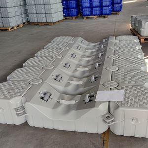 Ponton flottant modulaire en plastique pour jet-ski avec cubes à roulettes et treuil - Product Image 1